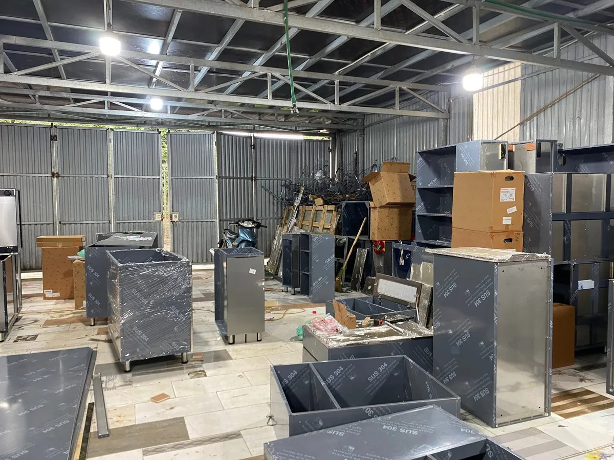 Tủ bếp inox cánh kính NC Home - Sản phẩm thực tế 7